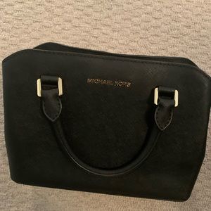 Michael kors small Savannah. Black